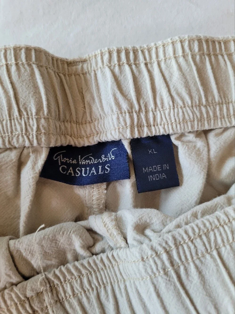 Gloria Vanderbilt Pair of Elastic Waist Capri Pants in White and Khaki Size XL - Picture 2 of 10
